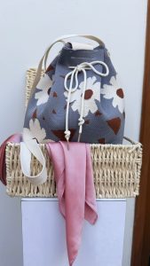Crossbody Daisy